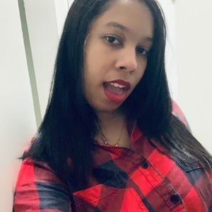 Meet your Posher, Yanilsa